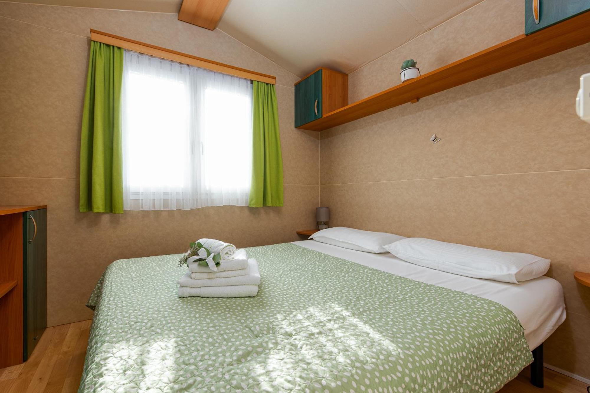 Camp Mrkva Mobile Homes With Pool Sukošan Exterior foto
