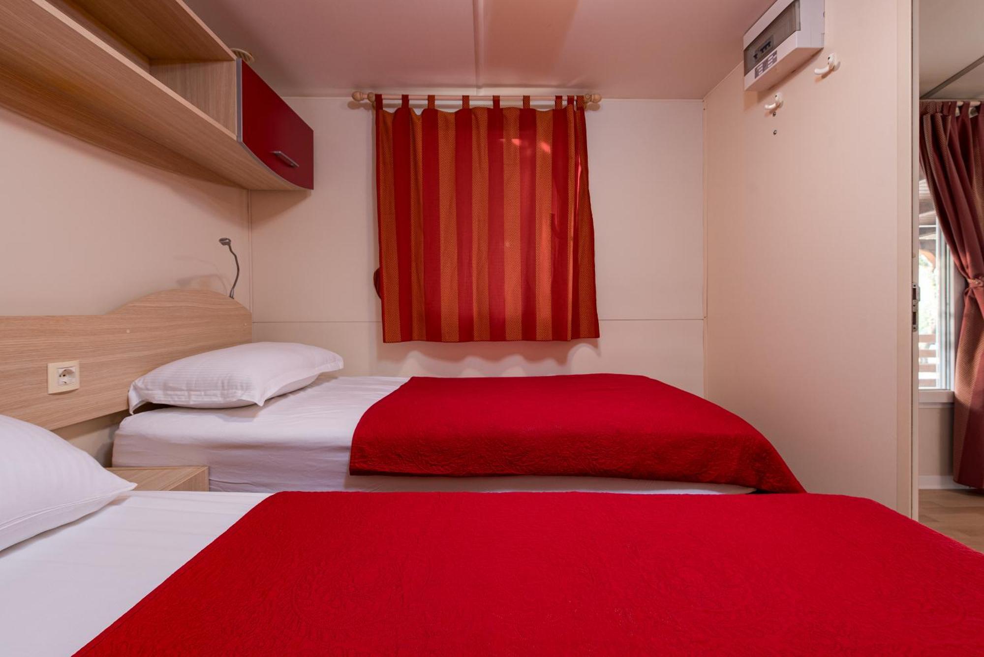 Camp Mrkva Mobile Homes With Pool Sukošan Cameră foto
