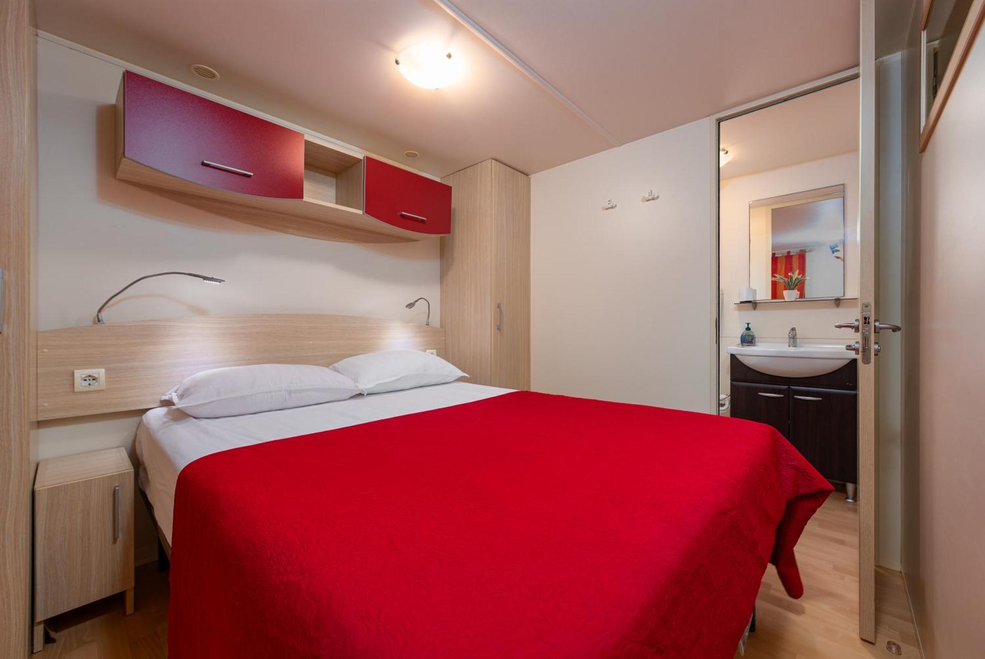 Camp Mrkva Mobile Homes With Pool Sukošan Cameră foto